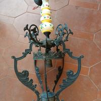 Lampadario in ferro e ceramica