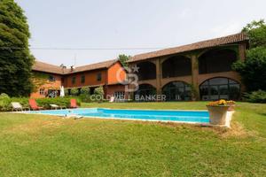 Villa di 900 m² con più di 5 locali e box auto dop