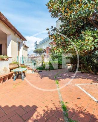 Villa di 330 m² con più di 5 locali e box auto dop
