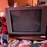 Tv e decodor funzionanti