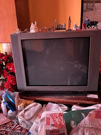 Tv e decodor funzionanti