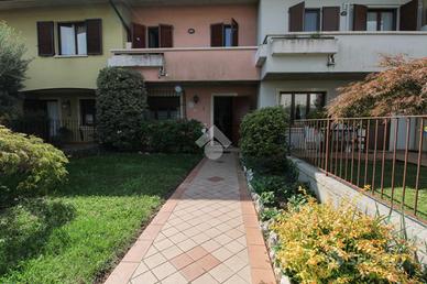 VILLA A SCHIERA A NUVOLENTO