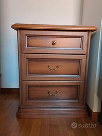 Comodino in legno