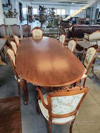 Tavolo ovale per ampio salone con sedie