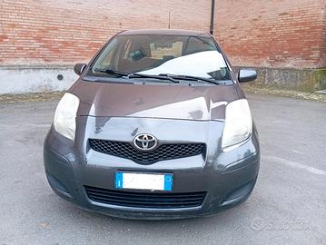 Toyota Yaris 1000 benzina 5 porte