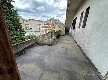 4 LOCALI A MONTESARCHIO