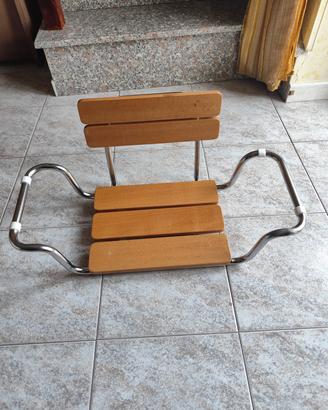 sedile in legno pe vasca da bagno