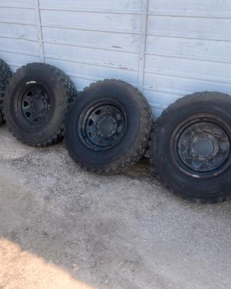 Cerchi in ferro attacco land rover comprese gomme