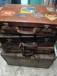 Set di valigie vintage e due bauli da viaggio 