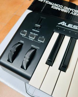 Controller MIDI Alesis Q49