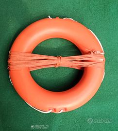 ciambella salvataggio in acqua💦