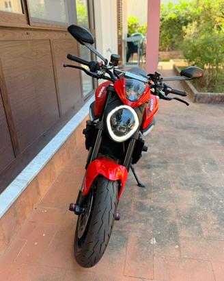 Ducati monster 937 red