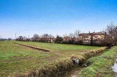 Terreno di 4352 m² a Ciserano