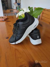 SKECHERS Nere