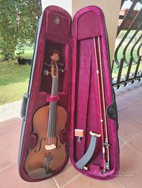 violino con accessori e custodia 