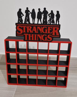 espositore Stranger Things con sfondo nero 