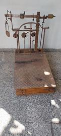 Antica bilancia adatta ad esposizione stube, giard
