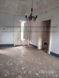 Palazzetto di 350mq con terreno edificabile