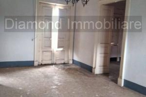 Palazzetto di 350mq con terreno edificabile