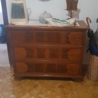 Cassettone stile antico.