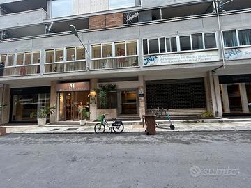 Ufficio signorile in via rosolino pilo