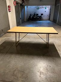 Tavolo in legno ripiegabile