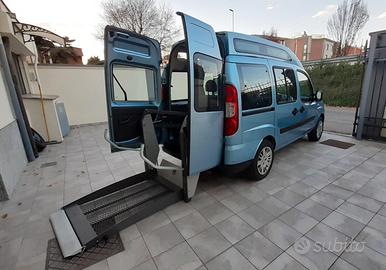 Doblò trasporto disabili pedana elettrica