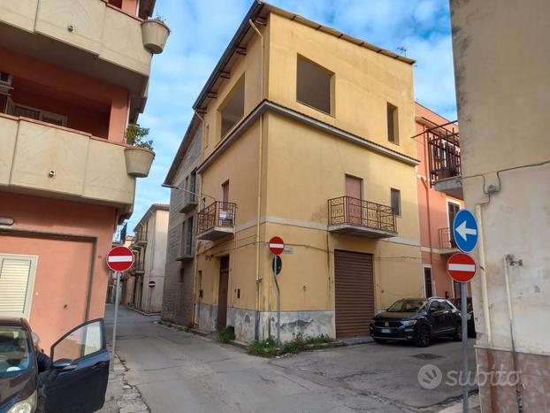 Casa indipendente a Partinico, Via Ragona