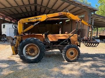 Retroescavatore agricolo Mazzotti con granchio