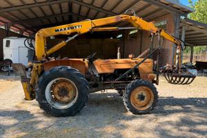 Retroescavatore agricolo Mazzotti con granchio