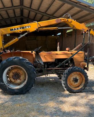 Retroescavatore agricolo Mazzotti con granchio