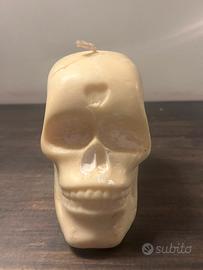 Candela a forma di teschio