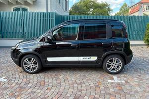 Fiat Pandina Cross Hybrid 1.0 nera - pari al nuovo