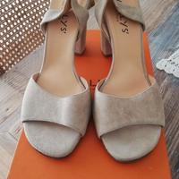 Scarpe da donna usate una sola volta