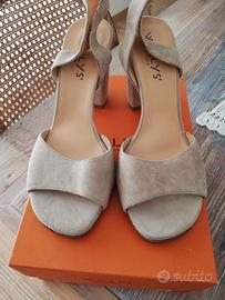 Scarpe da donna usate una sola volta