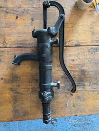 Pompa idraulica manuale  Antiquariato