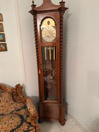 Orologio a pendolo a colonna