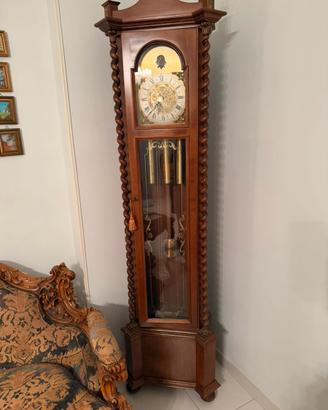 Orologio a pendolo a colonna