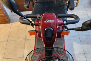 Scooter elettrico per anziani/disabili