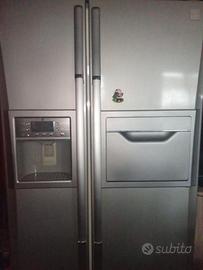 Frigorifero e congelator con dispeser