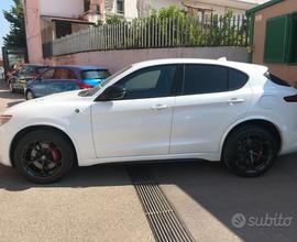 ALFA ROMEO Stelvio - QUADRIFOGLIO VERDE