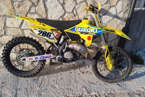 SUZUKI RM 125 (2004) -