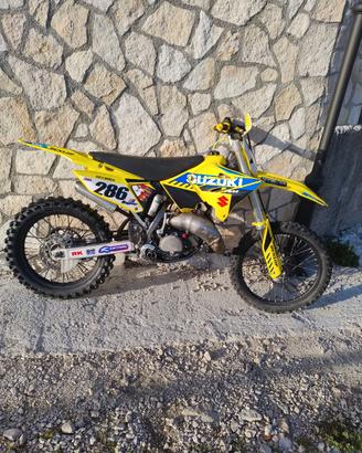 SUZUKI RM 125 (2004) -