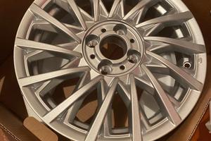 Cerchio in lega FIAT500 15 pollici