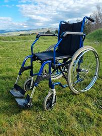 Carrozzina / Sedia a rotelle pieghevole