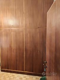 Armadio vintage 4 ante in legno – grande capienza
