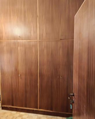 Armadio vintage 4 ante in legno – grande capienza