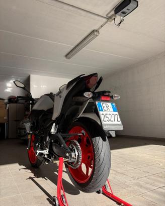 Moto yamaha 300 mt 3