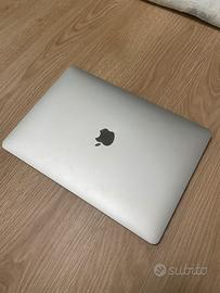 MacBook Air 13” grigio + magic mouse 1 + custodia