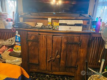 pregiati mobili rustici artigianali 